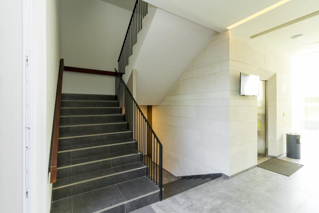 Reddoorz Plus Near Perbanas Jakarta Exterior foto