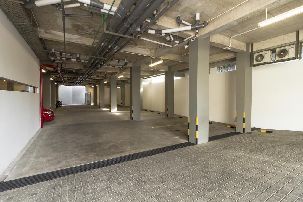 Reddoorz Plus Near Perbanas Jakarta Exterior foto